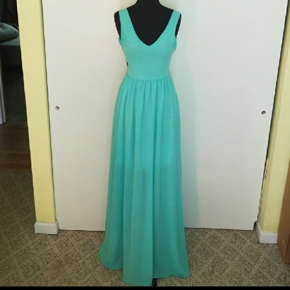 Dresses & Skirts - BEAUTIFUL backless maxi